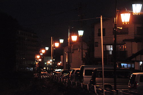 混まないうちに外湯巡り。終わる頃には暗くなっていた。